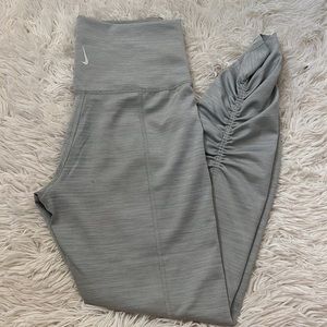 Nike Yoga Ruched Cropped Leggings